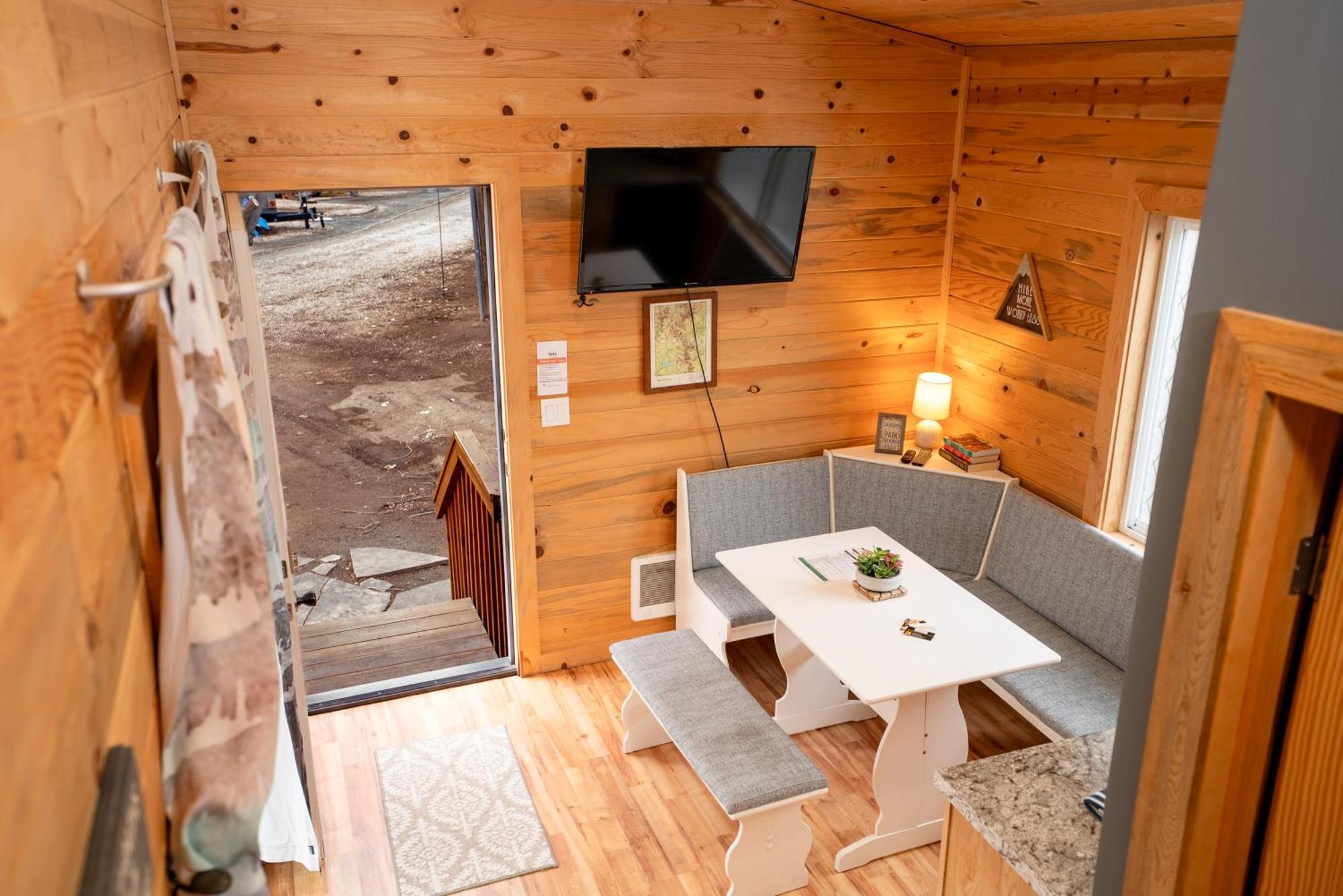 Weecasa Tiny Home Resort Lyons Bagian luar foto